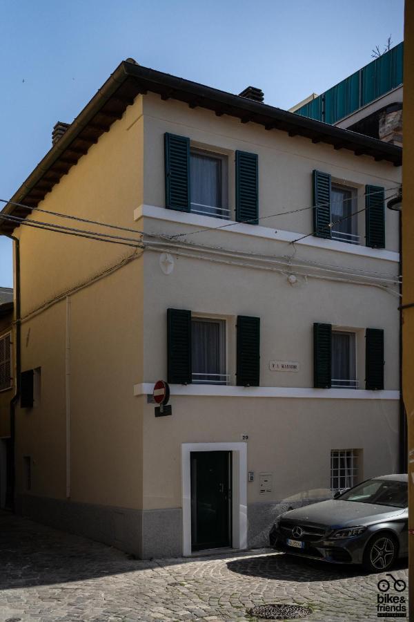 Bilocale Le Rondini Centralissimo Pesaro Dış mekan fotoğraf